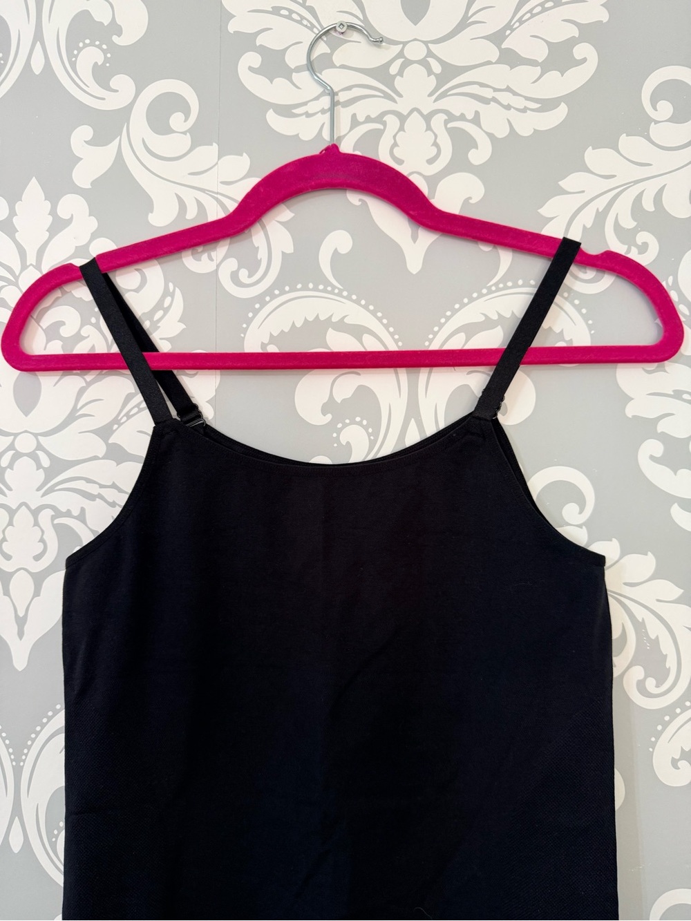 • Shapermint Essentials Scoop Neck Smoothing Cami - Picture 3 of 4